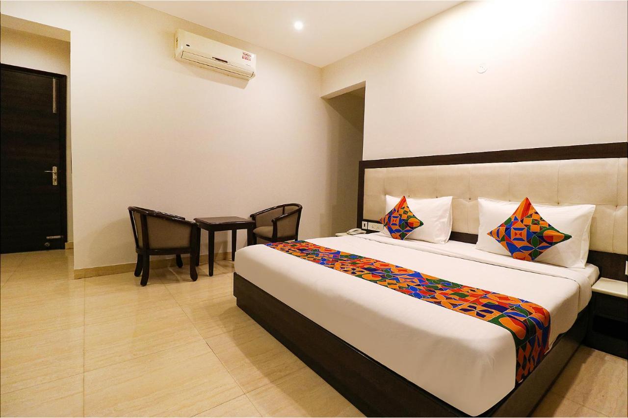 Fabhotel Oyster Villa Ґурґаон Екстер'єр фото